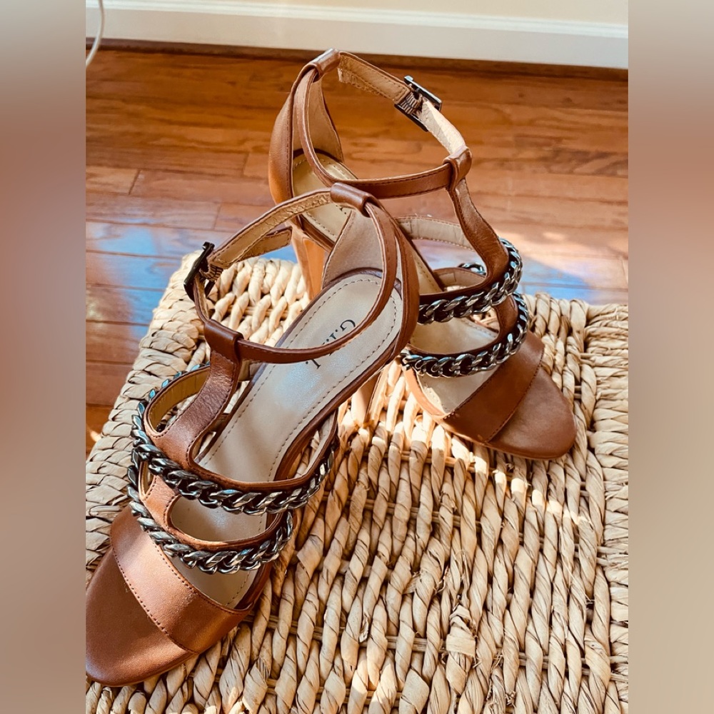 NWOT - G.I.L.I. Sexy Leather Chain Strap Heeled Sandals - 7